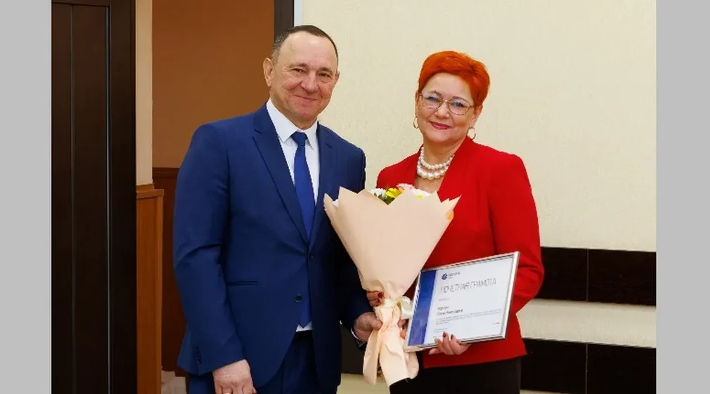 Сотрудники «Брянскэнерго» и «Брянскэлектро» получили награды в День энергетика