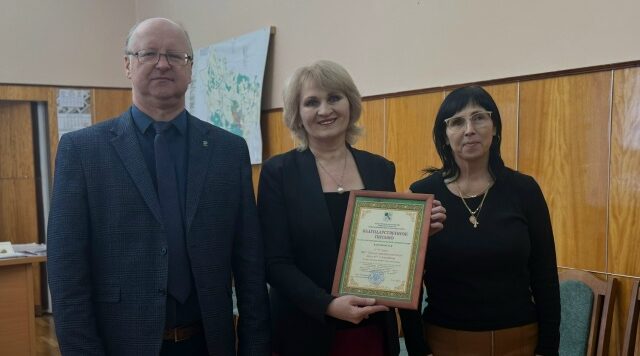 Новозыбковского педагога наградили за помощь военным