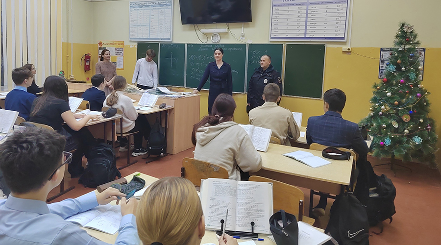 Новозыбковские полицейские продолжают встречи со школьниками