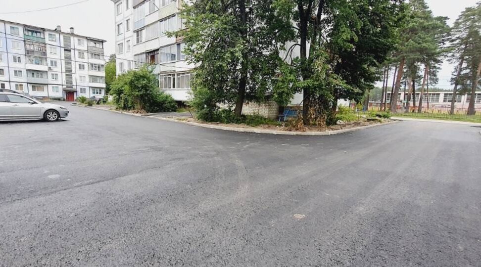 В 2025 году в брянском Сельцо обустроили парковки и дворы