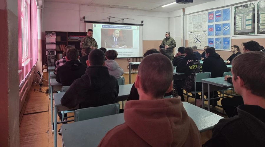 Студентам Новозыбковского филиала ГАПОУ рассказали о службе в полку БПЛА