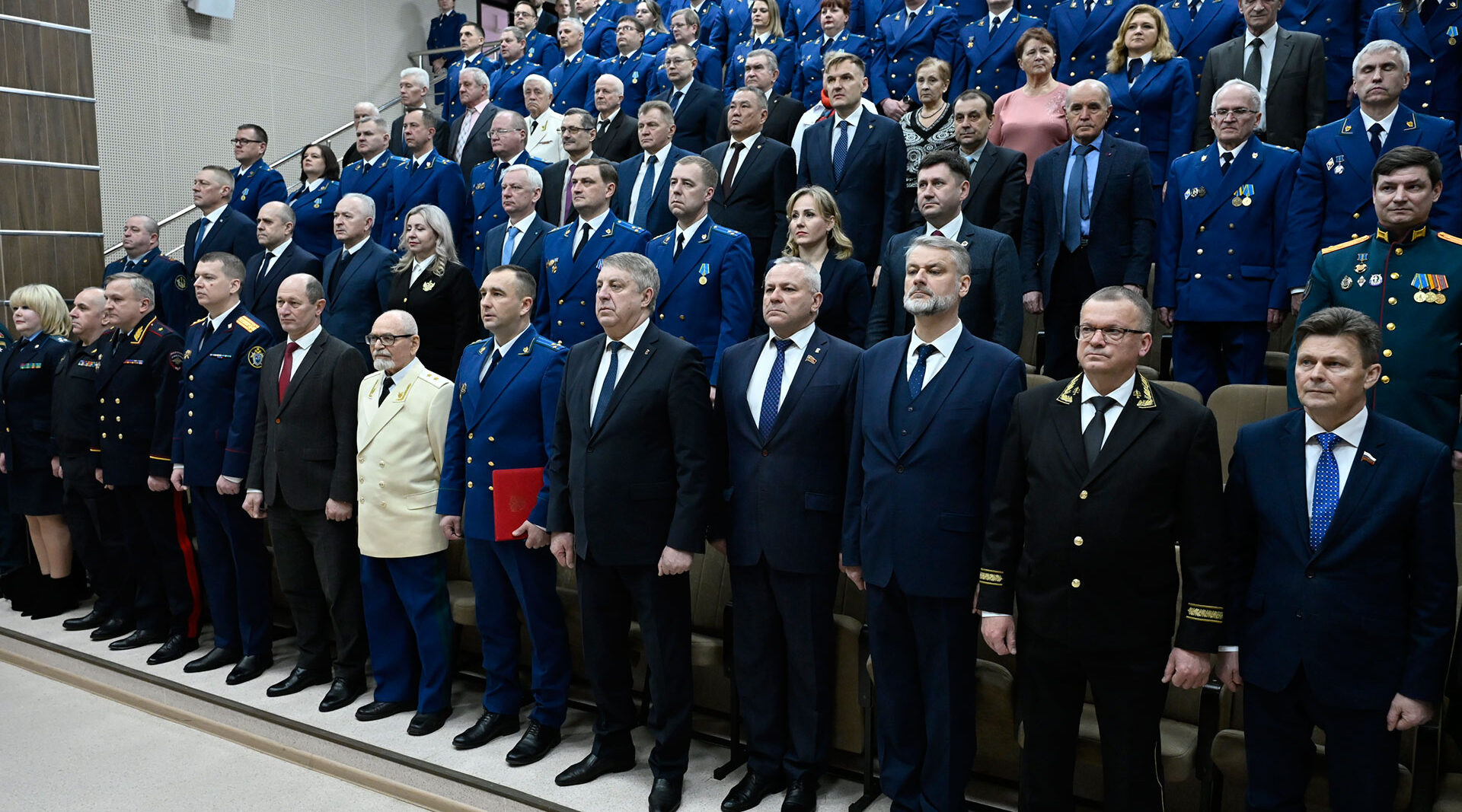 Александр Богомаз поздравил сотрудников и ветеранов прокуратуры