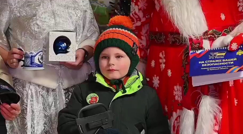 Глава МЧС России подарил брянскому мальчику день в роли настоящего пожарного