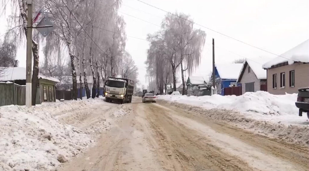 Брянские коммунальщики продолжат уборку снега