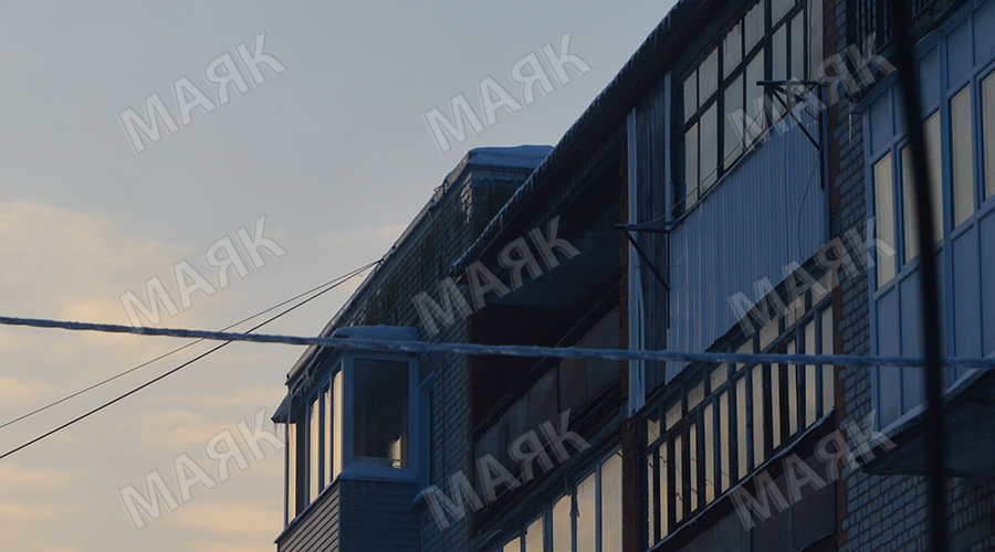 В Новозыбкове началась работа по сбиванию сосулек