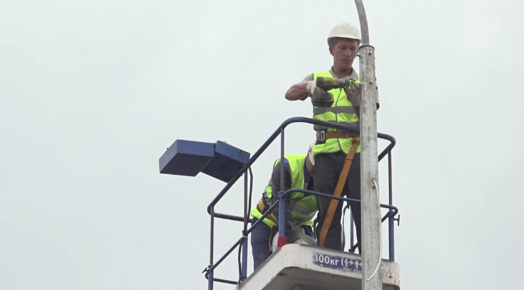 Восстановлено электроснабжение свыше 60% потребителей Брянской области