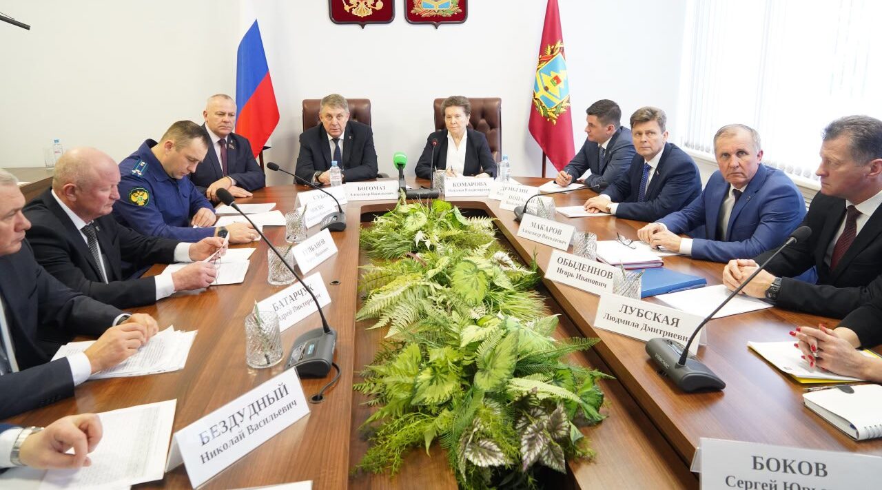 В правительстве региона обсудили развитие системы обращения с ТКО в Брянской области .