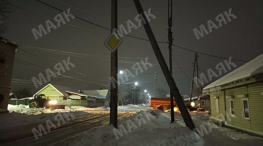 Коммунальные службы не прекращают уборку снега на улицах Новозыбкова