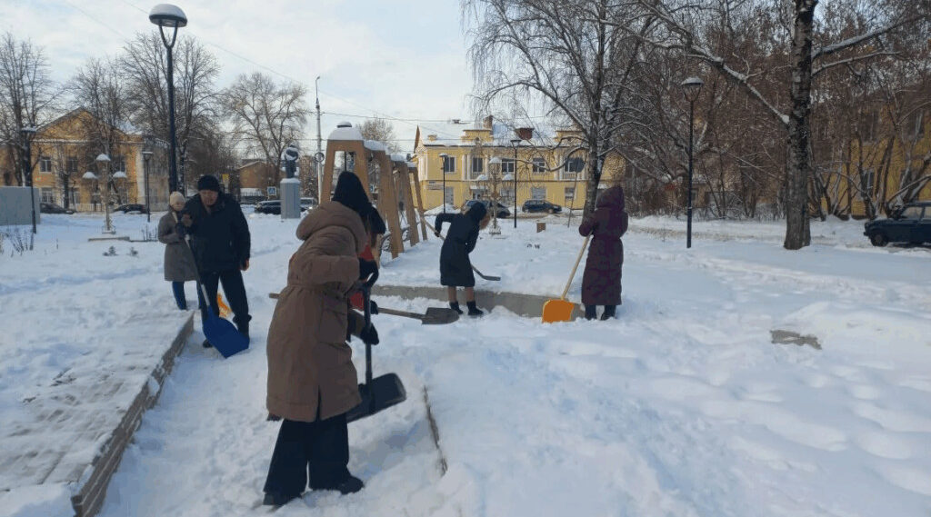 В Брянске к «Снежному десанту» присоединились  более 1000 человек