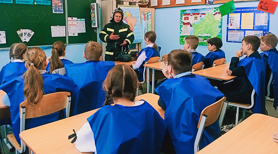 В новозыбковских школах продолжаются встречи со специалистами по безопасности