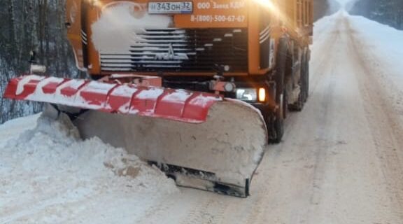 В Красногорском районе Брянщины продолжают очищать дороги от снега