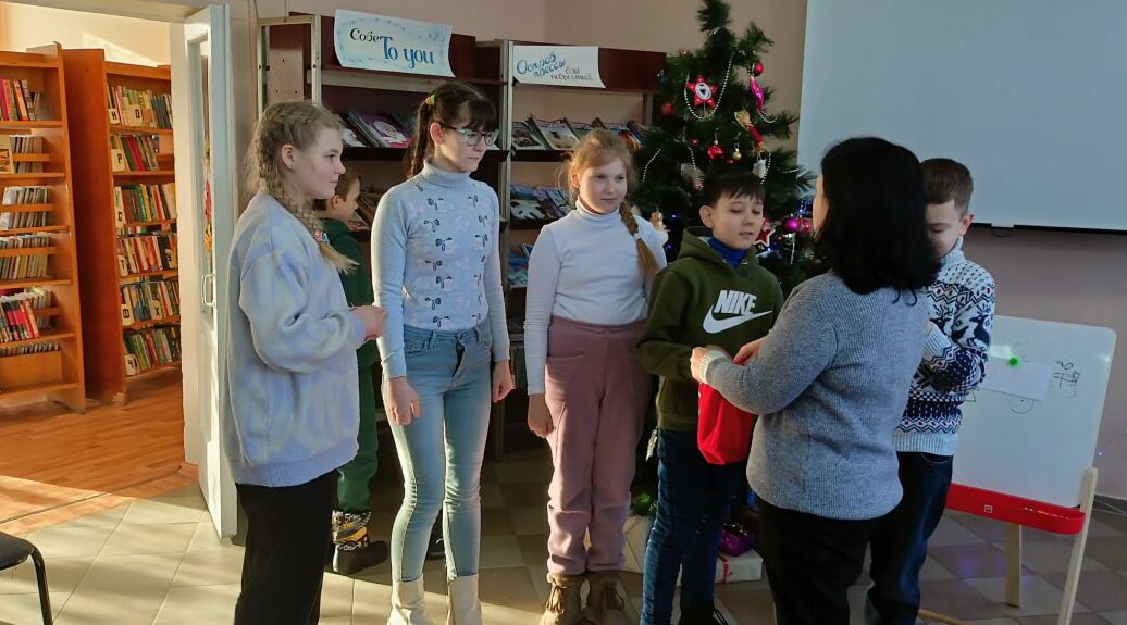 Новогодние приключения новозыбковской ребятни в детской библиотеке