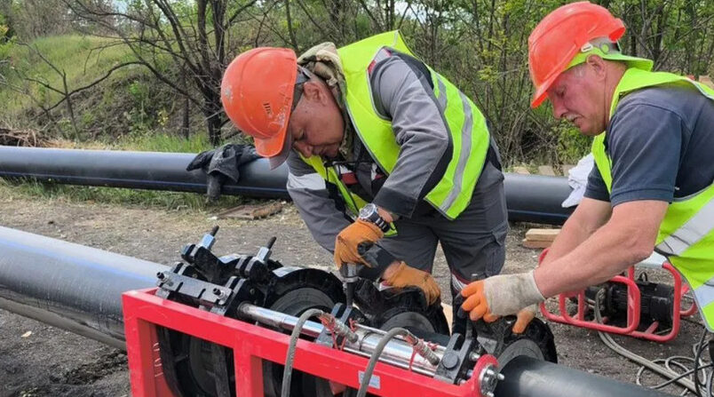 В 2025 году брянские специалисты обновляли коммунальные сети в луганской Брянке