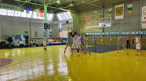 В Новозыбкове проходит Рождественский турнир по баскетболу