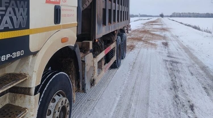 В Брянской области продолжают убирать дороги от снега