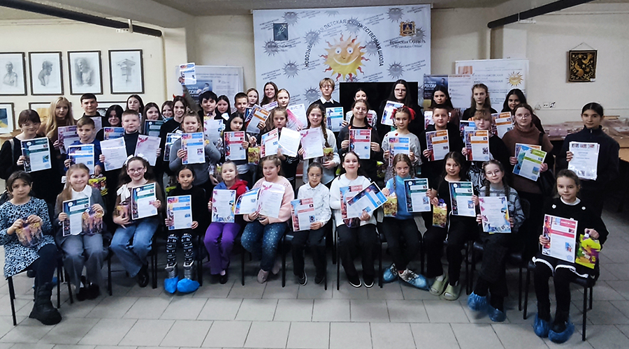 Юным художникам Новозыбкова вручили награды