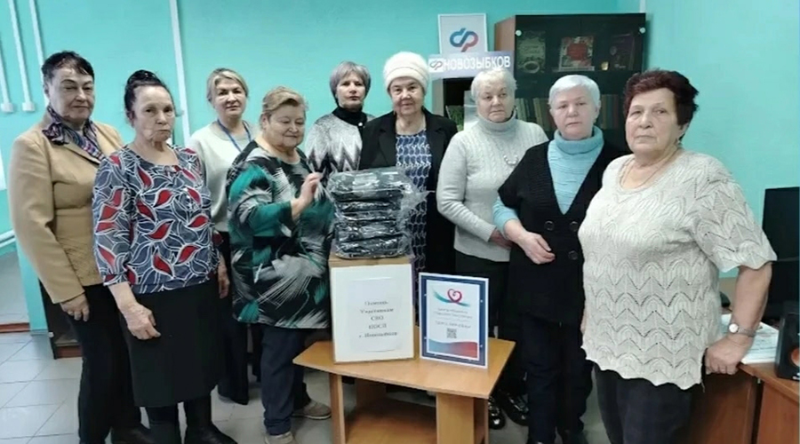 Новозыбковские пенсионеры передали подарки солдатам