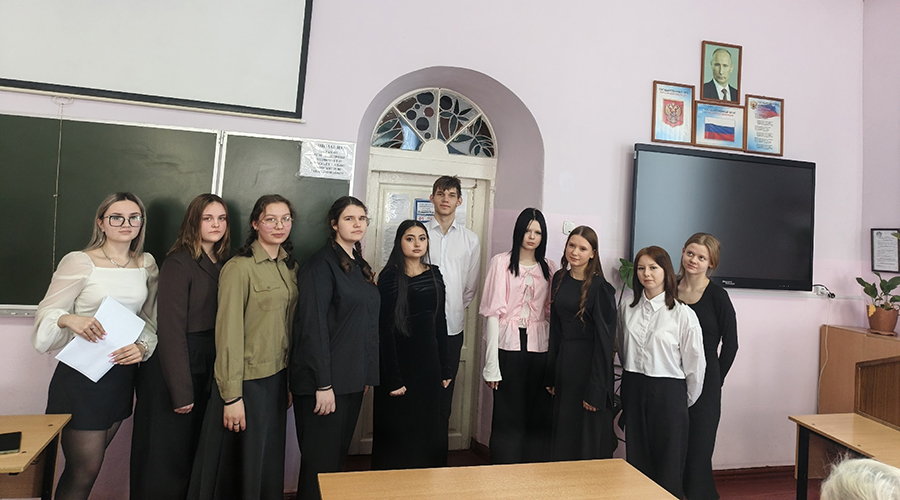 Подвиг солдат вспомнили новозыбковские студенты