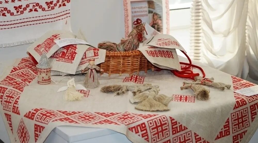 В Брянске открылась выставка «Вдохновленные традициями»