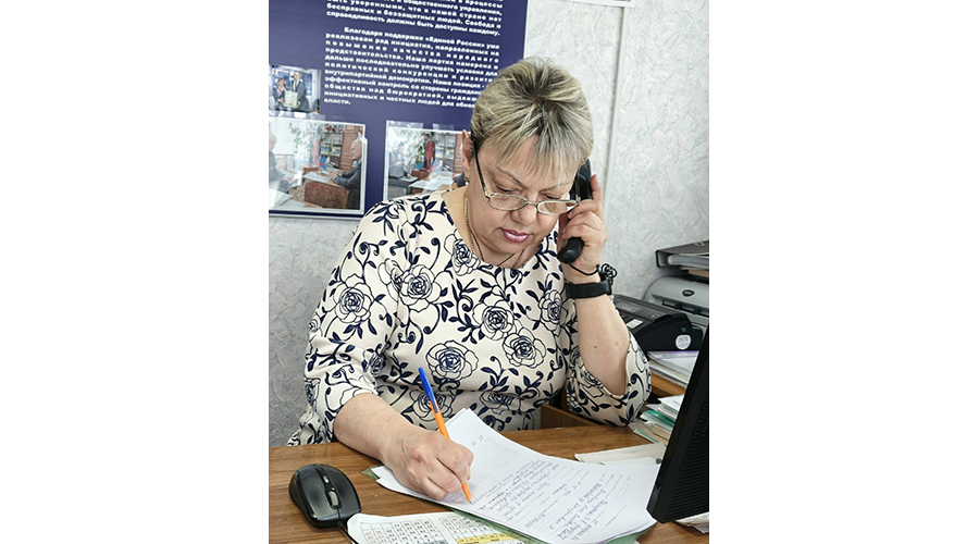 Новозыбковцы попросили депутата горсовета решить вопрос с дорогой