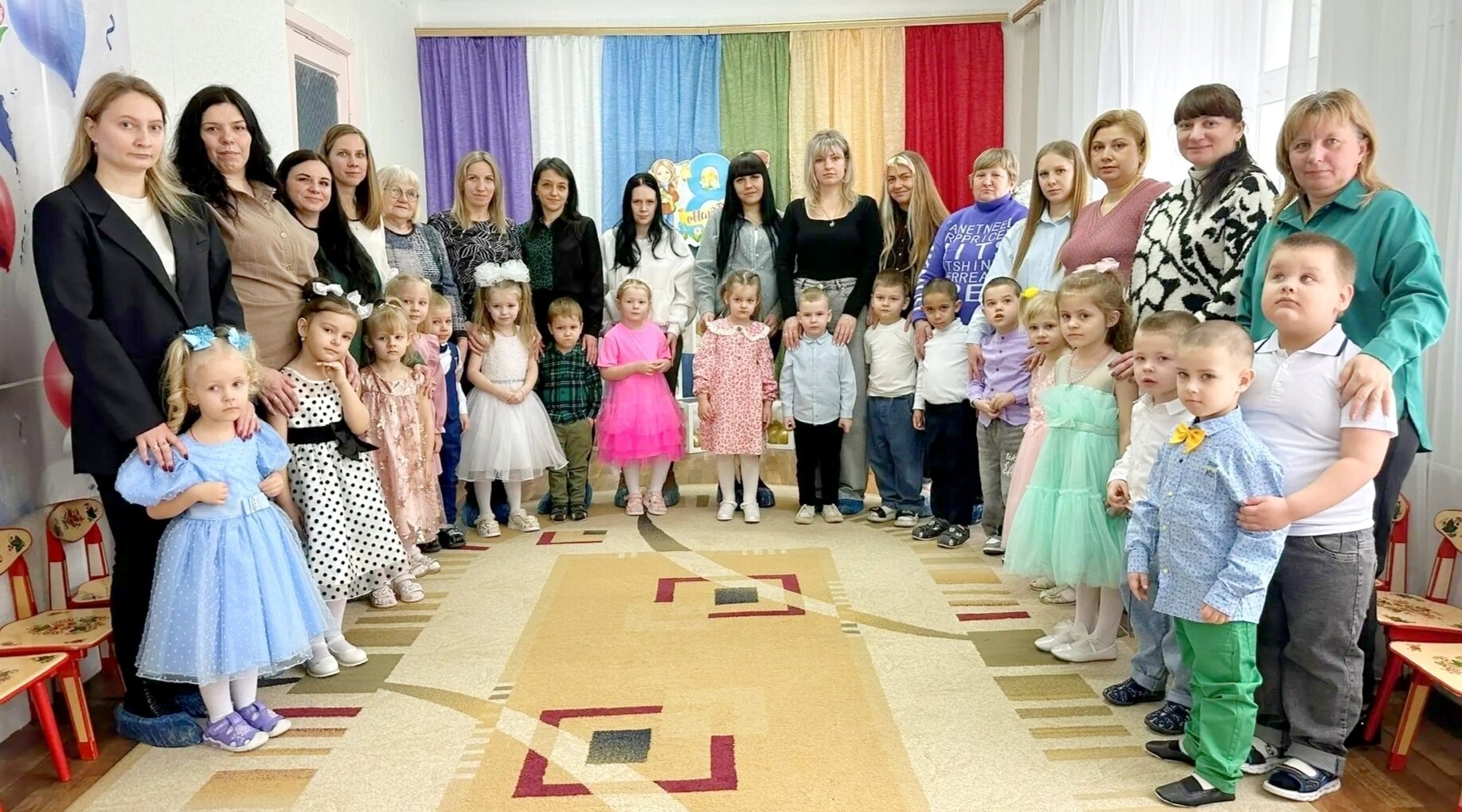Любимых мам и бабушек начали поздравлять в Новозыбкове
