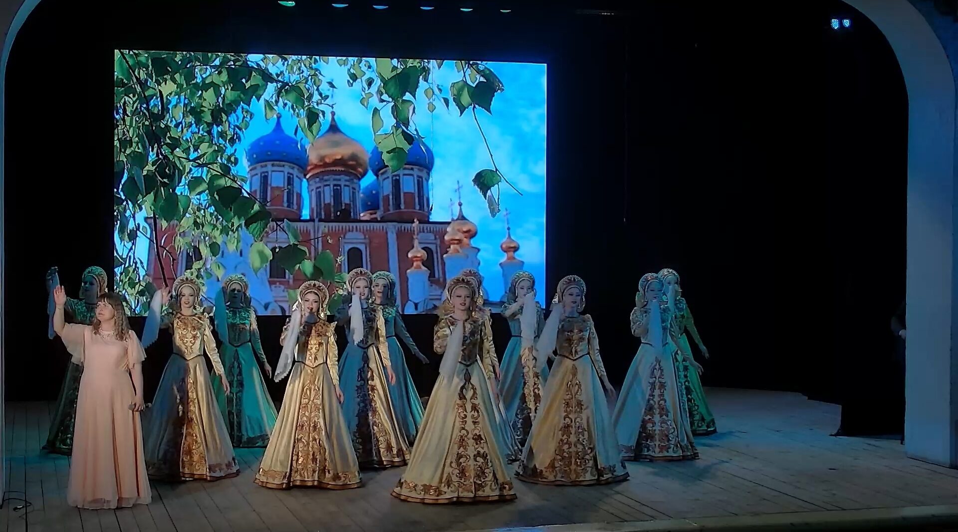 Весну на клавишах Победы играли в новозыбковском Доме культуры