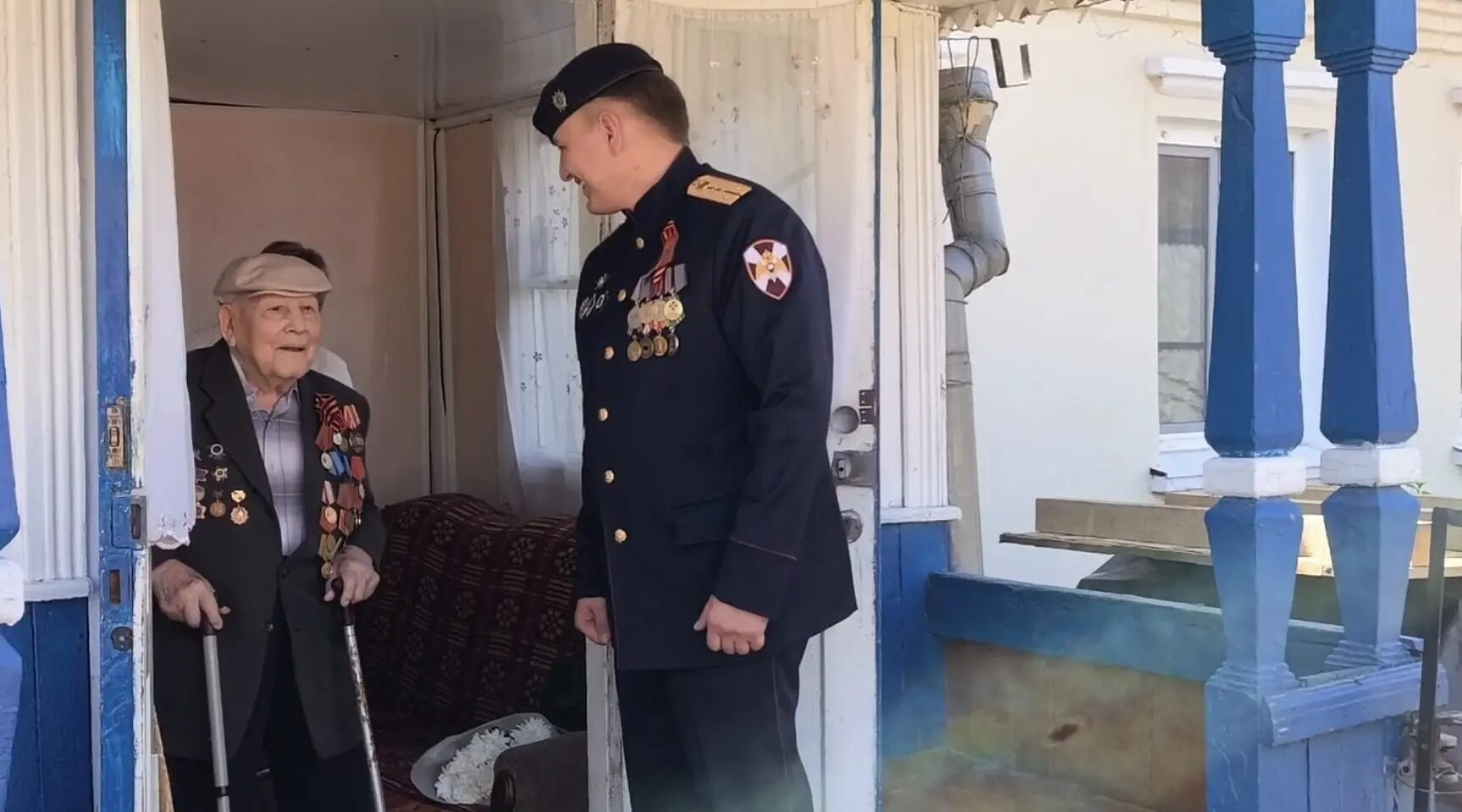 Росгвардейцы дали старт патриотической акции «Парад у дома ветерана» в Брянске