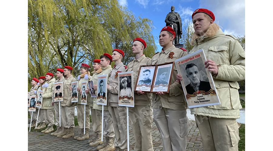 Новозыбковские школьники приняли участие в акции «Бессмертный полк»