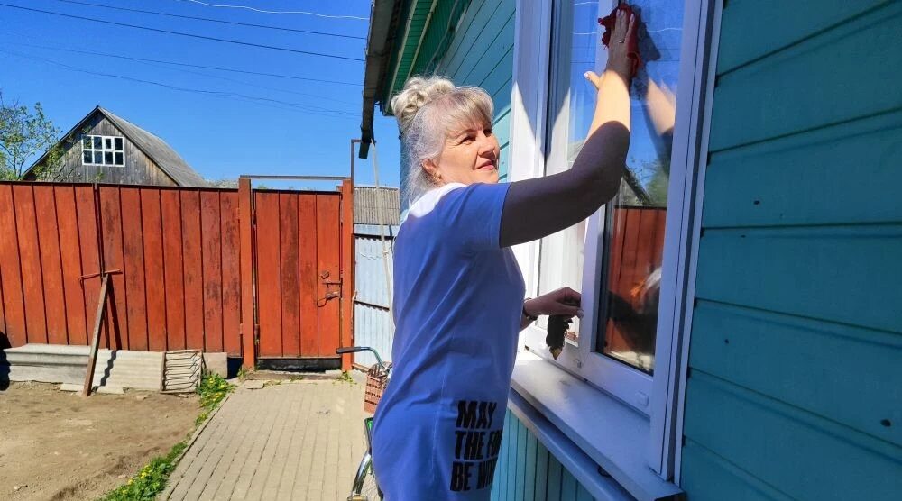 Новозыбковским ветеранам помогли с уборкой