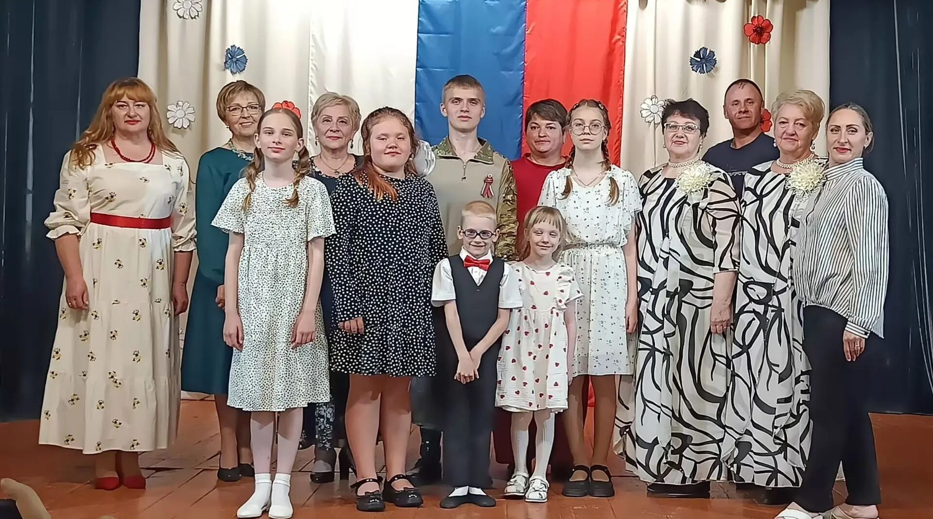 В Доме культуры посёлка Опытная станция Новозыбкова прошёл праздничный концерт ко Дню России