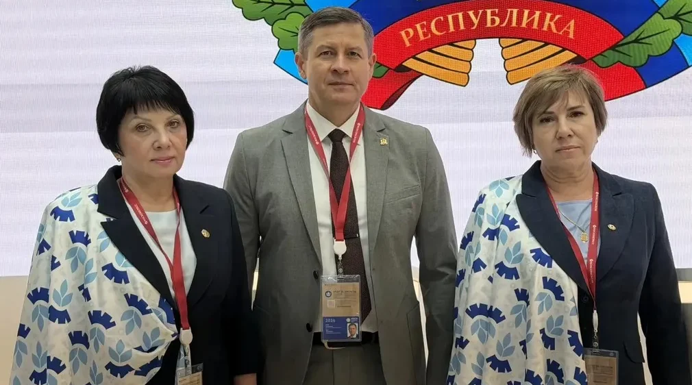 Глава Брянщины Егор Ковальчук посетил стенд ЛНР на экономическом форуме
