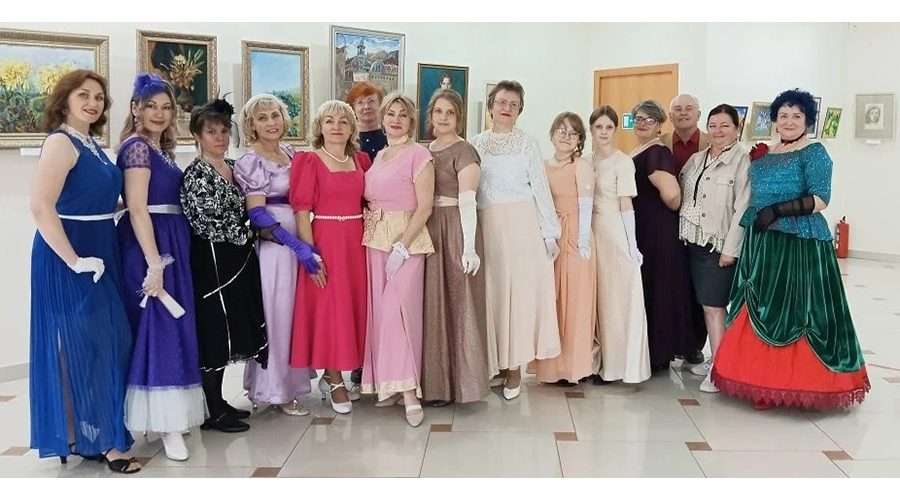 Новозыбковский танцевальный коллектив «Палитра» провел традиционный отчетный концерт
