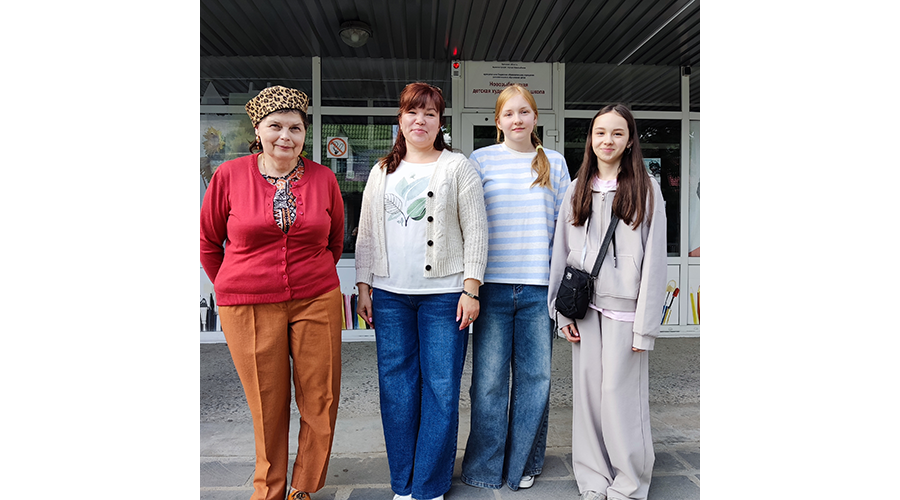 Юные таланты новозыбковской художественной школы отправились покорять «Палитру Придвинья»