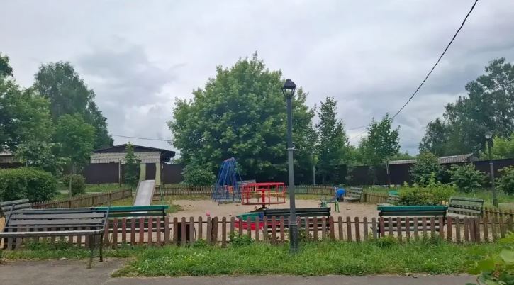 В брянском селе Супонево установили детские игровые комплексы
