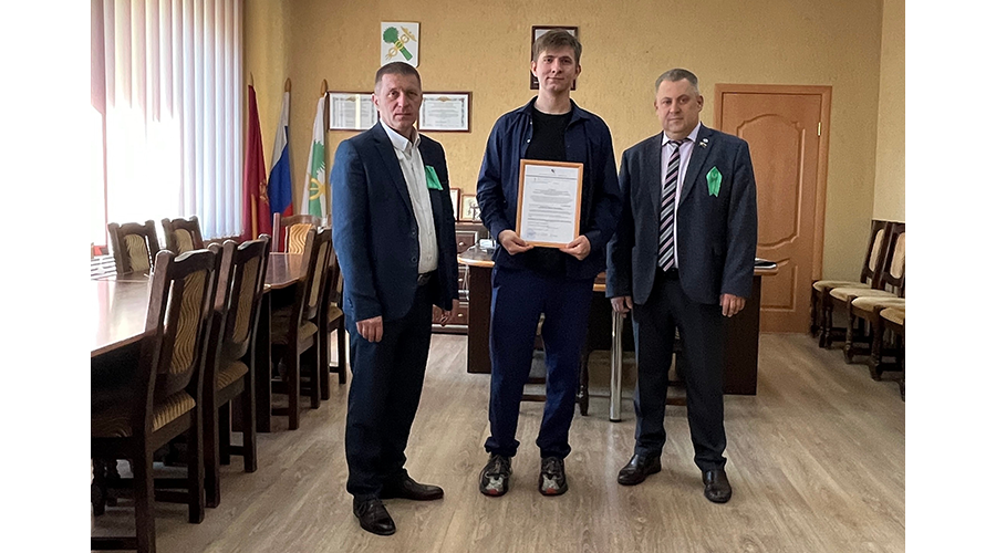 Новозыбковец-сирота получил жилищный сертификат