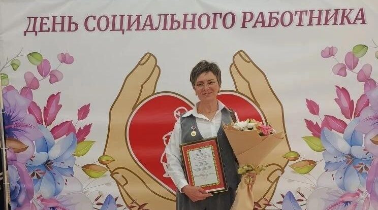 Высокое признание: Соцработник из Новозыбкова получила Грамоту Губернатора Брянской области