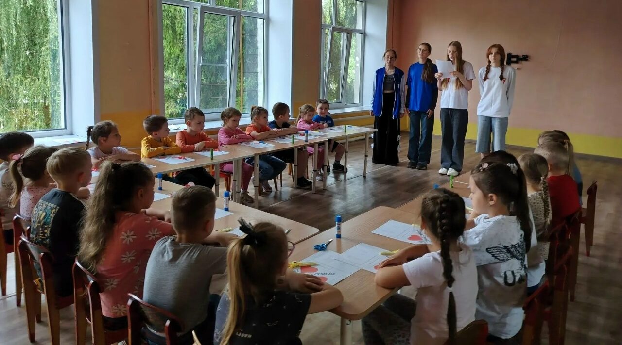 Волонтеры «Движения Первых» провели мастер-класс для малышей из новозыбковского детского сада