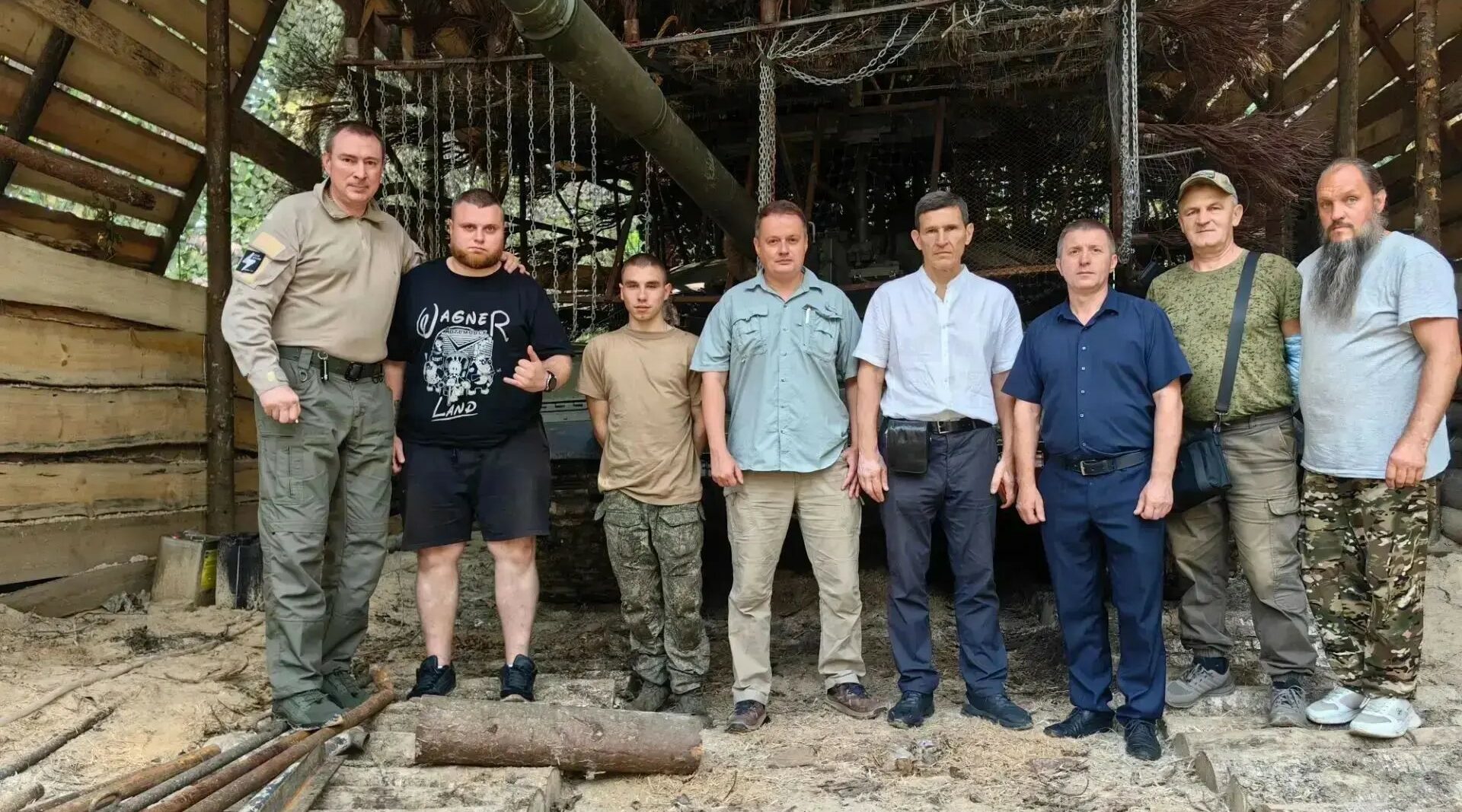 Волонтёры из Новозыбкова и Москвы передали гуманитарную партию бойцам