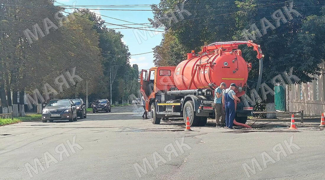 В Новозыбкове оперативно устранили три аварии на городской сети водоотведения