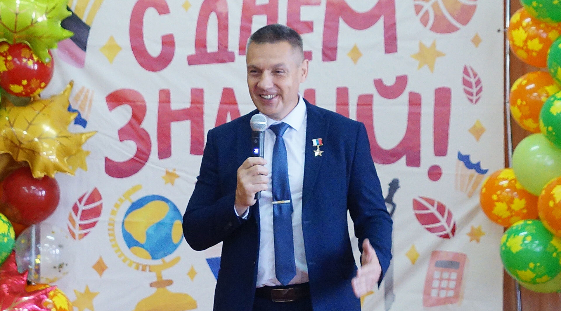 Климовских школьников с Днем знаний поздравил Андрей Фроленков