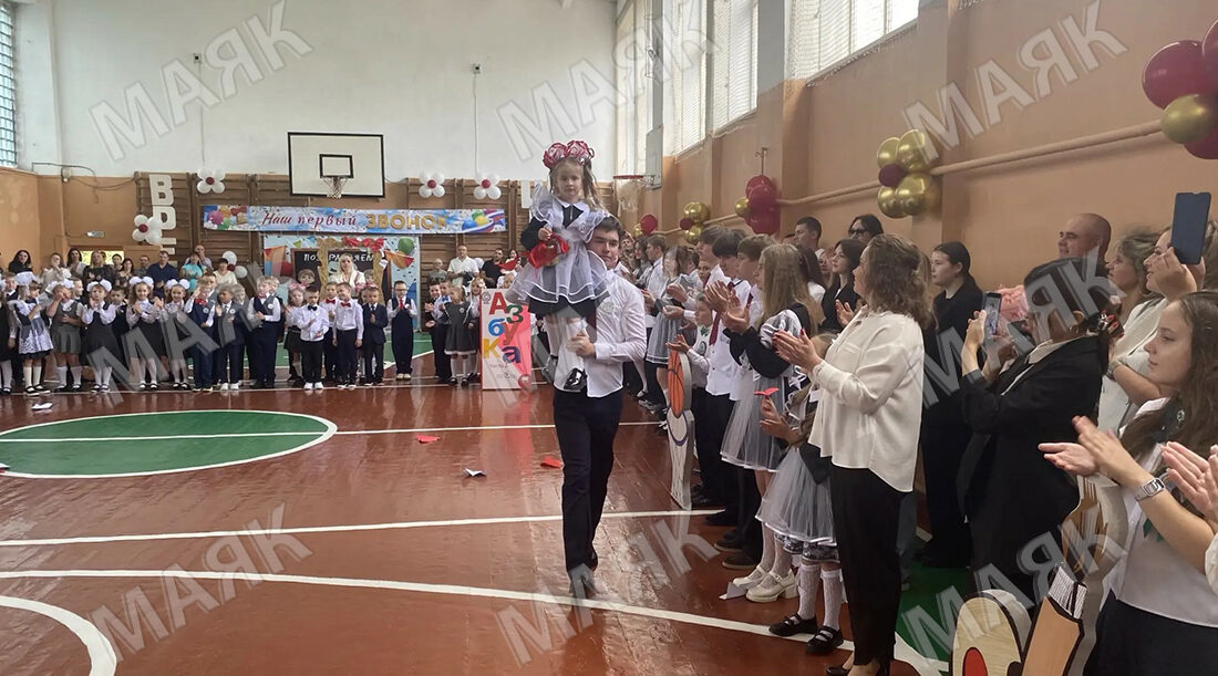 Торжество преемственности: старейшая школа Новозыбкова встретила День знаний