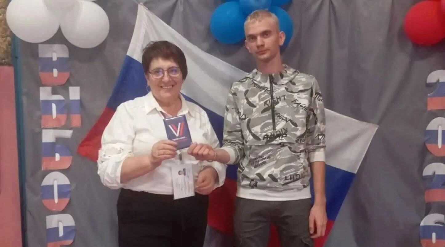 В Новозыбковском городском округе самый молодой избиратель открыл второй день голосования