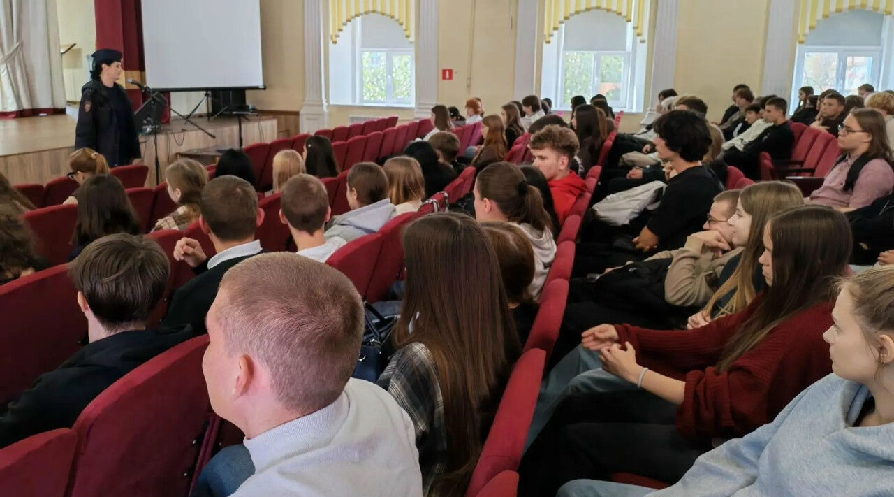 В Новозыбковском педколледже состоялся правовой лекторий