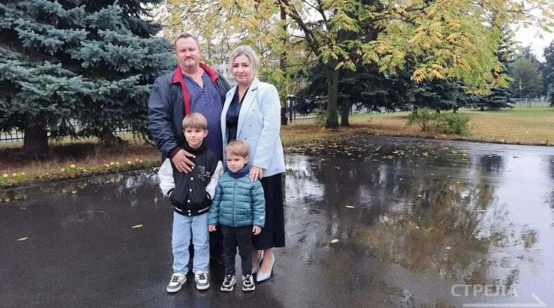 Уполномоченный по правам ребёнка Инна Мухина проголосовала в Брянске  с семьёй