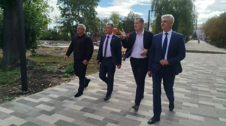 Замгубернатора Свинцов посетил подшефную Брянку