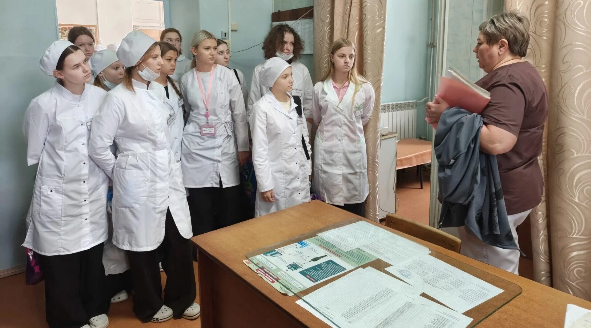 Будущие медики познакомились с больницей Новозыбкова