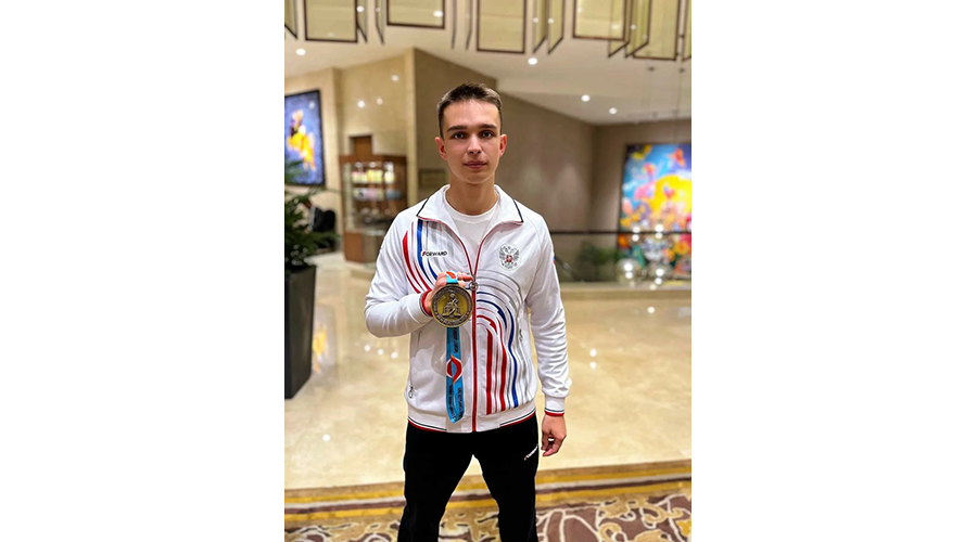 Новозыбковец Максим Бессонов стал Чемпионом Мира среди юниоров по гиревому спорту
